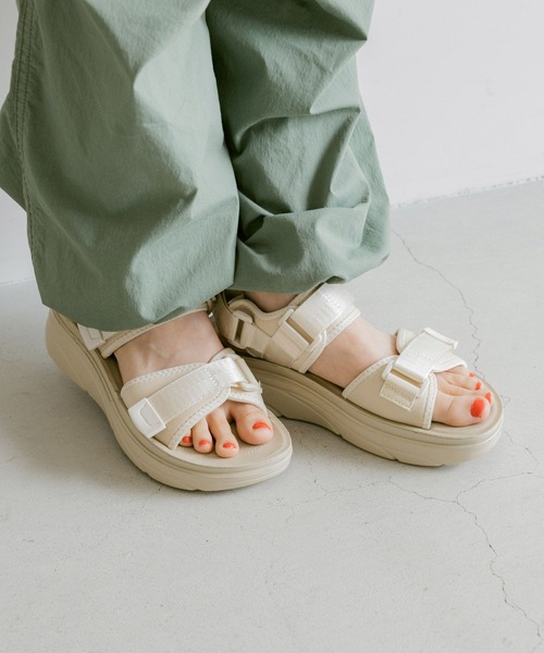 niko and...（ニコアンド）の「オリジナルテープベルトスポーツサンダル（サンダル・レディース・ブラック/アイボリー/ブルー/キャメル・SMALL/MEDIUM/LARGE）」の3枚目の写真