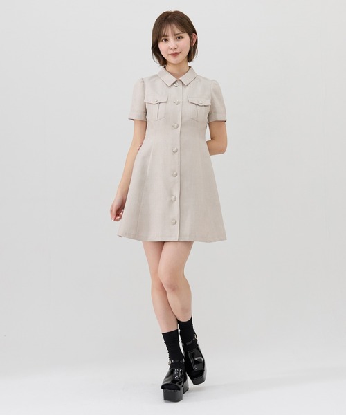 REDYAZEL(レディアゼル)の「エンブレムボタンシャツワンピース(ワンピース・レディース・ベージュ/ネイビー/レッド/ブルー・SMALL/MEDIUM)」の8枚目の写真