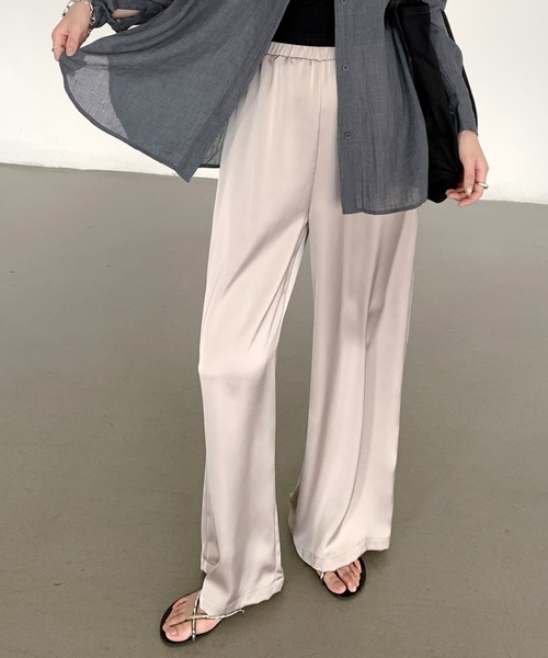 by LEGNA（バイレグナ）の「マットサテンワイドパンツ／ウエストゴム ポケット付き（その他パンツ・レディース・ダークグレー/グレイッシュベージュ/ブラック/ライトベージュ/ナチュラル・ロング丈/レギュラー丈）」の6枚目の写真