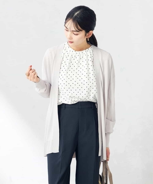 a.v.v（アーヴェヴェ）の「【接触冷感/UVカット/新色追加】サラサラタッチトッパーカーディガン（カーディガン/ボレロ・レディース・ホワイト/グレー系その他/ブラック/ブルー/グリーン・34/38/36/42/40）」の3枚目の写真