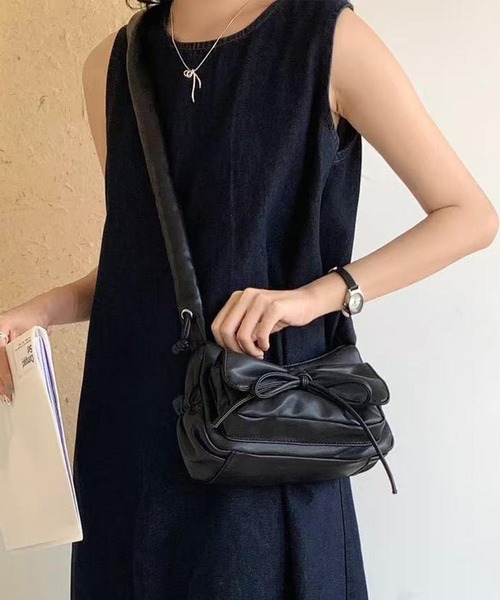 aimoha(アイモハ)の「B.A.G. くしゅくしゅミニバッグ(ショルダーバッグ・レディース・シルバー/ピンク/オフホワイト/ブラック・FREE)」の8枚目の写真