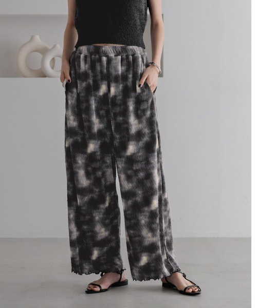 LOWRYS FARM（ローリーズファーム）の「シャイニープリーツイージーパンツ　327979（その他パンツ・レディース・ブラック/アイボリー/ブラック系その他/イエロー系その他・FREE）」の4枚目の写真