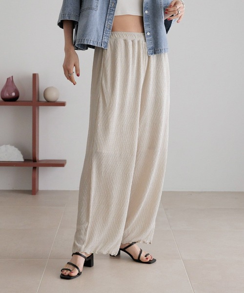 LOWRYS FARM（ローリーズファーム）の「シャイニープリーツイージーパンツ　327979（その他パンツ・レディース・ブラック/アイボリー/ブラック系その他/イエロー系その他・FREE）」の2枚目の写真