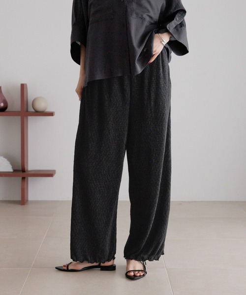 LOWRYS FARM（ローリーズファーム）の「シャイニープリーツイージーパンツ　327979（その他パンツ・レディース・ブラック/アイボリー/ブラック系その他/イエロー系その他・FREE）」の3枚目の写真