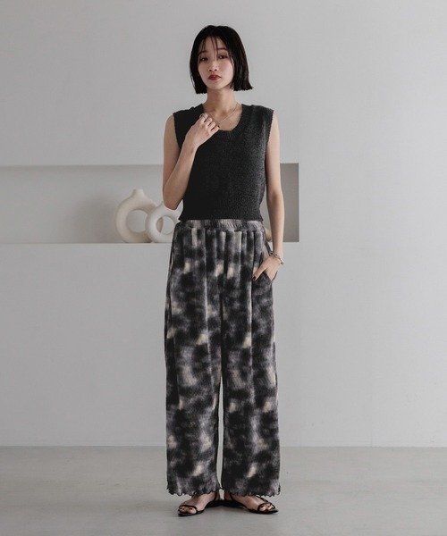 LOWRYS FARM（ローリーズファーム）の「シャイニープリーツイージーパンツ　327979（その他パンツ・レディース・ブラック/アイボリー/ブラック系その他/イエロー系その他・FREE）」の5枚目の写真