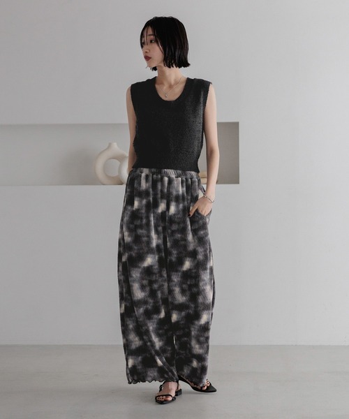 LOWRYS FARM（ローリーズファーム）の「シャイニープリーツイージーパンツ　327979（その他パンツ・レディース・ブラック/アイボリー/ブラック系その他/イエロー系その他・FREE）」の6枚目の写真