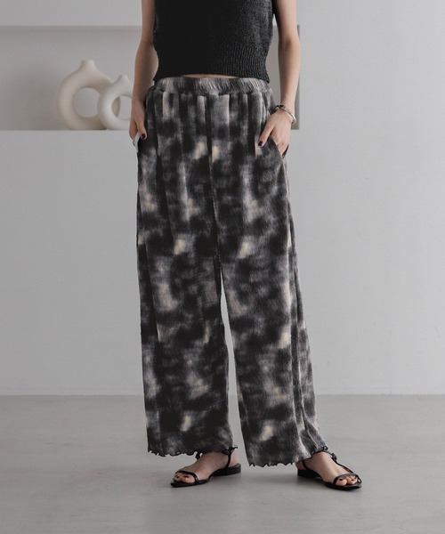 LOWRYS FARM（ローリーズファーム）の「シャイニープリーツイージーパンツ　327979（その他パンツ・レディース・ブラック/アイボリー/ブラック系その他/イエロー系その他・FREE）」の7枚目の写真