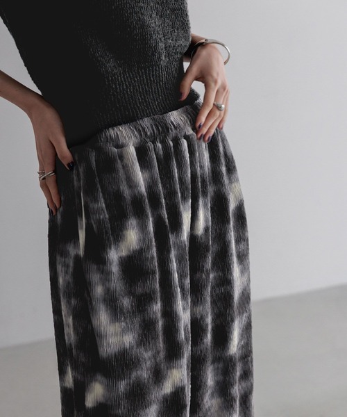 LOWRYS FARM（ローリーズファーム）の「シャイニープリーツイージーパンツ　327979（その他パンツ・レディース・ブラック/アイボリー/ブラック系その他/イエロー系その他・FREE）」の9枚目の写真