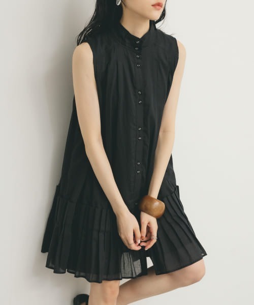 KBF（ケイビーエフ）の「スリーブレスタックプリーツワンピース（ワンピース・レディース・オフホワイト/ブラック/ピンク・ONE）」の3枚目の写真