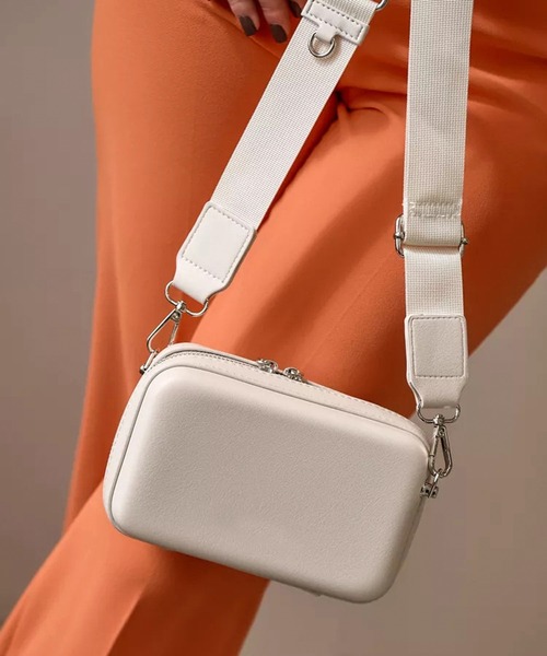 folka（フォルカ）の「4D21 ミニスクエアショルダーバッグ 取り外し可能 カード 小物 コインケース付（ショルダーバッグ・レディース・ブラック/ホワイト/ブラウン・ONESIZE）」の13枚目の写真