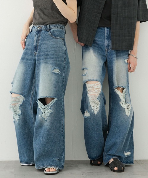 SENSE OF PLACE by URBAN RESEARCH（センスオブプレイスバイアーバンリサーチ）の「『ユニセックス』ダメージデニムワイドパンツ（デニムパンツ・メンズ・インディゴブルー/ブラック・MEDIUM/LARGE）」の2枚目の写真