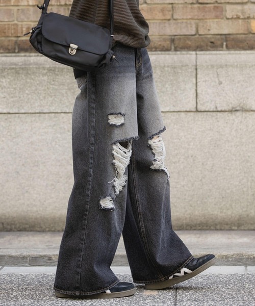 SENSE OF PLACE by URBAN RESEARCH（センスオブプレイスバイアーバンリサーチ）の「『ユニセックス』ダメージデニムワイドパンツ（デニムパンツ・メンズ・インディゴブルー/ブラック・MEDIUM/LARGE）」の11枚目の写真