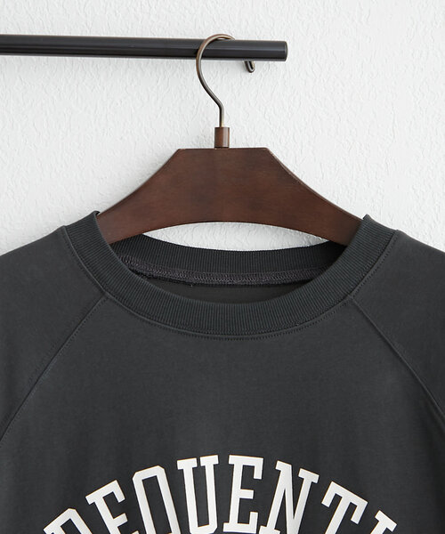 continuer de NICE CLAUP（コンティニューデナイスクラップ）の「大人ロゴT（Tシャツ/カットソー・レディース・モカ/スミクロ/オフホワイト・FREE）」の8枚目の写真