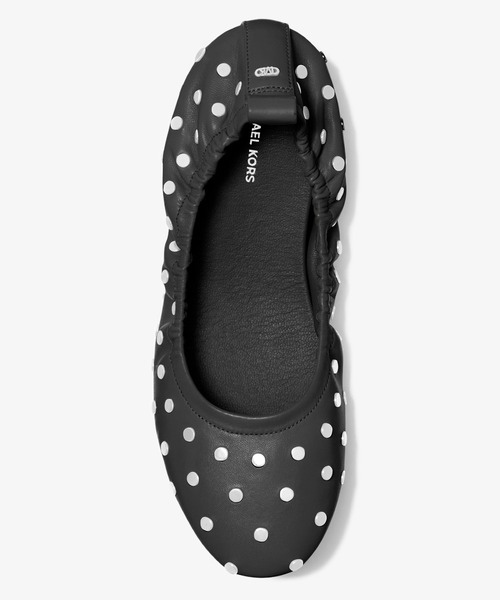 MICHAEL KORS(マイケルコース)の「AMY スタッズ レザー フラットシューズ(バレエシューズ・レディース・ブラック・6.5/6/7/5.5/7.5)」の5枚目の写真