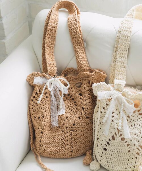 ems excite（エムズエキサイト）の「クロシェ巾着バッグ（ショルダーバッグ・レディース・ブラウン/オフホワイト・ONE SIZE）」の2枚目の写真