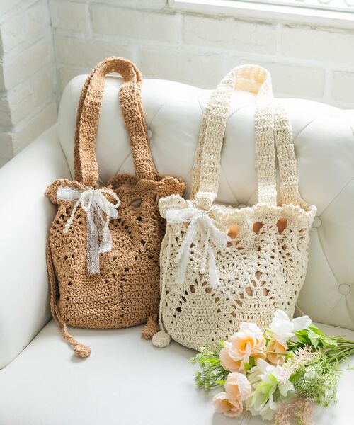 ems excite（エムズエキサイト）の「クロシェ巾着バッグ（ショルダーバッグ・レディース・ブラウン/オフホワイト・ONE SIZE）」の3枚目の写真