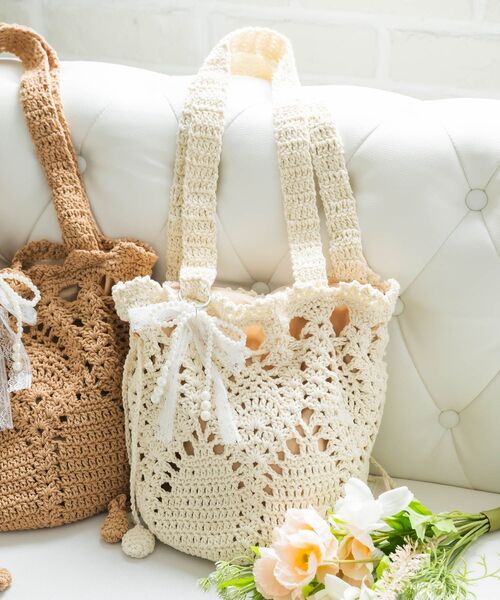 ems excite（エムズエキサイト）の「クロシェ巾着バッグ（ショルダーバッグ・レディース・ブラウン/オフホワイト・ONE SIZE）」の4枚目の写真