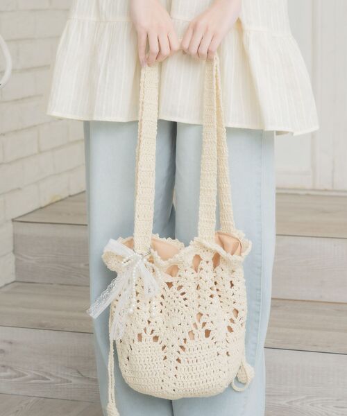 ems excite（エムズエキサイト）の「クロシェ巾着バッグ（ショルダーバッグ・レディース・ブラウン/オフホワイト・ONE SIZE）」の6枚目の写真