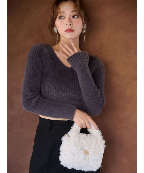 MERCURYDUO（マーキュリーデュオ）の「ミニシャギーVネッククロップドニット（ニット/セーター・レディース・ブラウン/グレー/アイボリー/ベビーピンク/ライトブルー・FREE）」の3枚目の写真