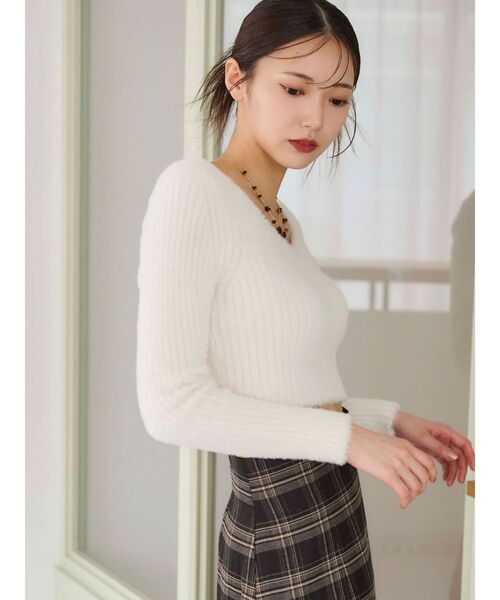 MERCURYDUO（マーキュリーデュオ）の「ミニシャギーVネッククロップドニット（ニット/セーター・レディース・ブラウン/グレー/アイボリー/ベビーピンク/ライトブルー・FREE）」の2枚目の写真