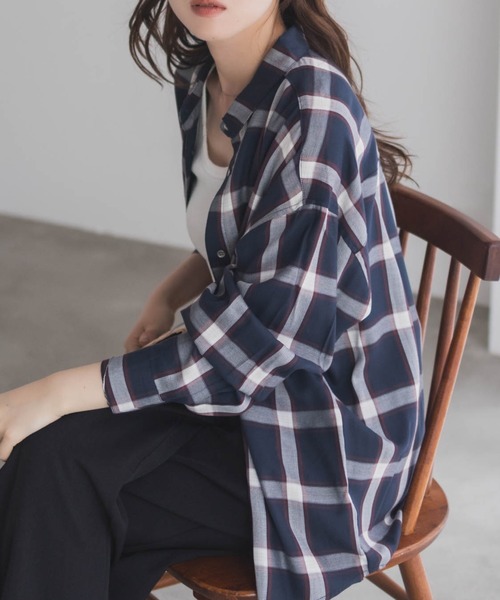 NAVY（ネイビー）の「nAvy バックタック前開きシャツ（シャツ/ブラウス・レディース・ダークグレー/ブラック/ホワイト/ベージュ/ネイビー・FREE）」の5枚目の写真