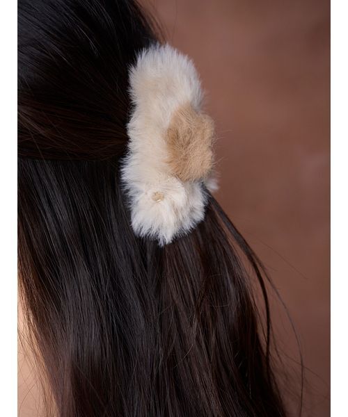 SNIDEL(スナイデル)の「ファーバンス(バレッタ/ヘアクリップ・レディース・ピンクベージュ/ライトベージュ・F)」の10枚目の写真