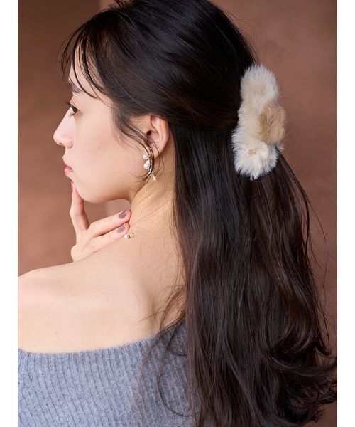 SNIDEL(スナイデル)の「ファーバンス(バレッタ/ヘアクリップ・レディース・ピンクベージュ/ライトベージュ・F)」の11枚目の写真