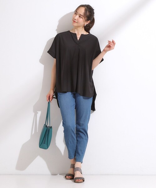 SHOO・LA・RUE(シューラルー)の「【S-LL】さらりとしたタッチが上品見え ワンボタンデザイン トップス(Tシャツ/カットソー・レディース・オフホワイト/ブルー系その他/ブラック・01/02/03/04)」の9枚目の写真