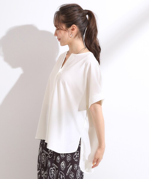 SHOO・LA・RUE(シューラルー)の「【S-LL】さらりとしたタッチが上品見え ワンボタンデザイン トップス(Tシャツ/カットソー・レディース・オフホワイト/ブルー系その他/ブラック・01/02/03/04)」の6枚目の写真