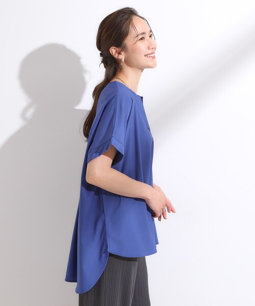 SHOO・LA・RUE(シューラルー)の「【S-LL】さらりとしたタッチが上品見え ワンボタンデザイン トップス(Tシャツ/カットソー・レディース・オフホワイト/ブルー系その他/ブラック・01/02/03/04)」の20枚目の写真