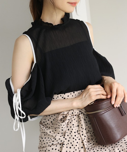 one after another NICE CLAUP(ワンアフターアナザーナイスクラップ)の「WEB限定/肩リボンマルチウェイブラウス(シャツ/ブラウス・レディース・アイボリー/ブラック/ドット/ベージュ系その他・FREE)」の3枚目の写真