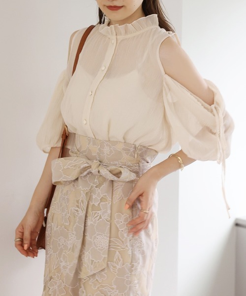 one after another NICE CLAUP(ワンアフターアナザーナイスクラップ)の「WEB限定/肩リボンマルチウェイブラウス(シャツ/ブラウス・レディース・アイボリー/ブラック/ドット/ベージュ系その他・FREE)」の18枚目の写真