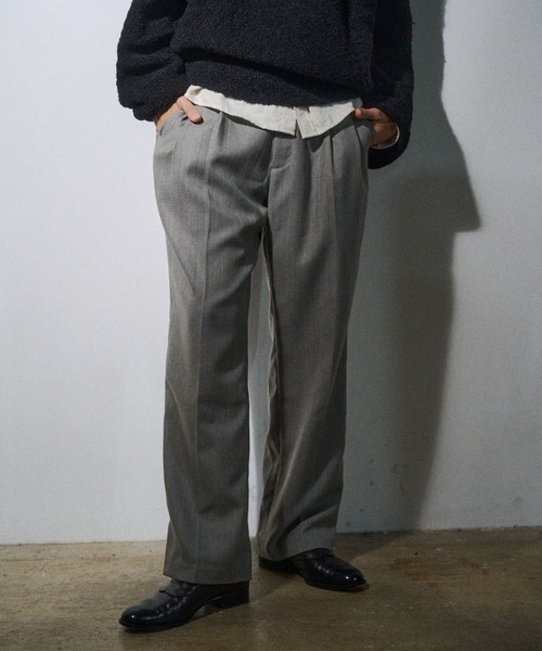 THE BOLDMAN（ザ ボールドマン）の「2tuck Pinstripe Slacks / ツータックピンストライプスラックス（スラックス・メンズ・ライトグレー/ライトベージュ・LARGE/MEDIUM）」の2枚目の写真