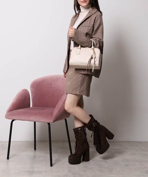 ESPERANZA（エスペランサ）の「【EC&SHIBUYA109店限定モデル】厚底フリンジ3WAYショートブーツ（ブーツ・レディース・ブラック系/ブラウン系1・LL/S/M/L）」の4枚目の写真