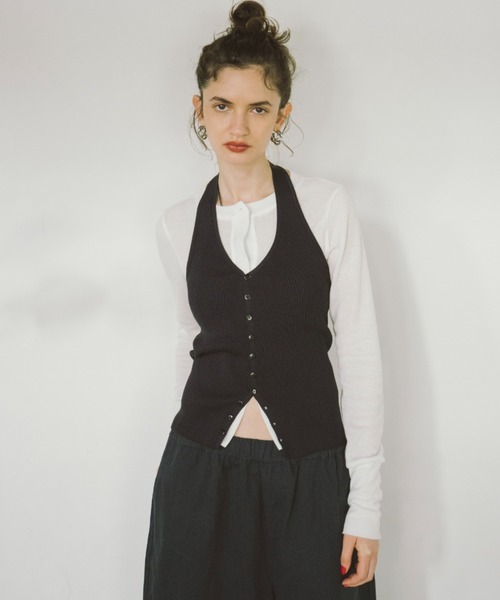 HANNE（アン）の「ホルターネックニットベスト（ニット/セーター・レディース・ベージュ/ネイビー・FREE）」の4枚目の写真