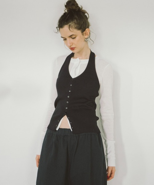 HANNE（アン）の「ホルターネックニットベスト（ニット/セーター・レディース・ベージュ/ネイビー・FREE）」の3枚目の写真