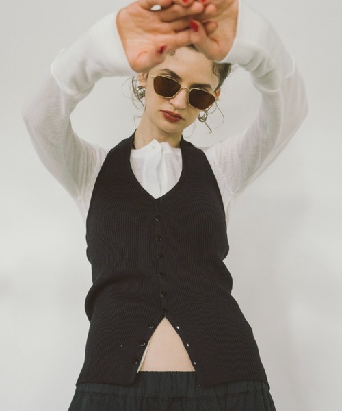 HANNE（アン）の「ホルターネックニットベスト（ニット/セーター・レディース・ベージュ/ネイビー・FREE）」の5枚目の写真