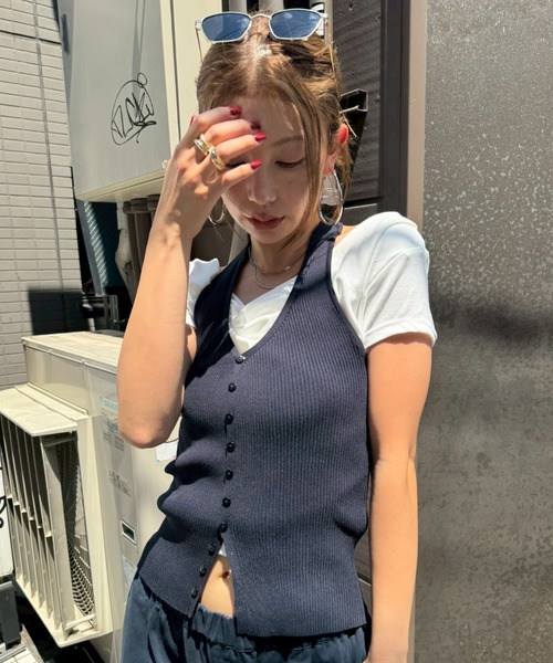 HANNE（アン）の「ホルターネックニットベスト（ニット/セーター・レディース・ベージュ/ネイビー・FREE）」の11枚目の写真