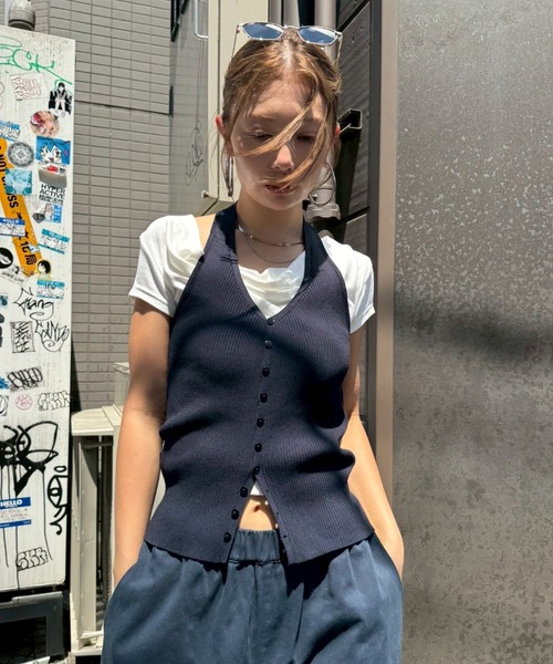 HANNE（アン）の「ホルターネックニットベスト（ニット/セーター・レディース・ベージュ/ネイビー・FREE）」の10枚目の写真
