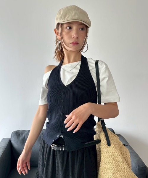 HANNE（アン）の「ホルターネックニットベスト（ニット/セーター・レディース・ベージュ/ネイビー・FREE）」の13枚目の写真