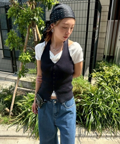 HANNE（アン）の「ホルターネックニットベスト（ニット/セーター・レディース・ベージュ/ネイビー・FREE）」の20枚目の写真