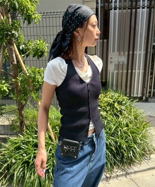 HANNE（アン）の「ホルターネックニットベスト（ニット/セーター・レディース・ベージュ/ネイビー・FREE）」の19枚目の写真