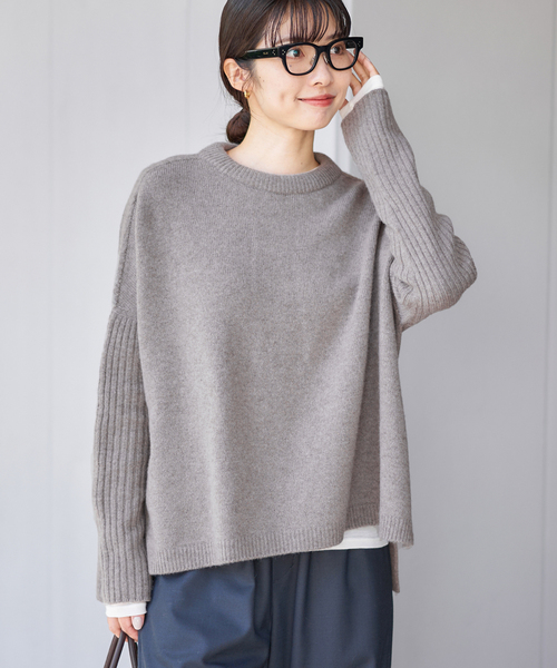 IENA（イエナ）の「《WEB限定/追加》ウールカシミヤ 脇スリットクルーネックプルオーバー（ニット/セーター・レディース・チャコールグレー/ブラック/サックスブルー・FREE）」の2枚目の写真