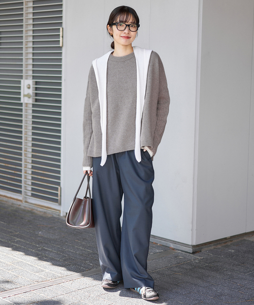 IENA（イエナ）の「《WEB限定/追加》ウールカシミヤ 脇スリットクルーネックプルオーバー（ニット/セーター・レディース・チャコールグレー/ブラック/サックスブルー・FREE）」の6枚目の写真