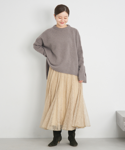 IENA（イエナ）の「《WEB限定/追加》ウールカシミヤ 脇スリットクルーネックプルオーバー（ニット/セーター・レディース・チャコールグレー/ブラック/サックスブルー・FREE）」の7枚目の写真