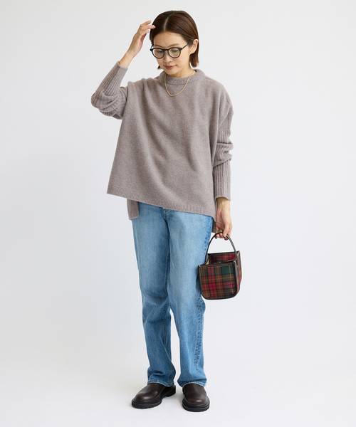 IENA（イエナ）の「《WEB限定/追加》ウールカシミヤ 脇スリットクルーネックプルオーバー（ニット/セーター・レディース・チャコールグレー/ブラック/サックスブルー・FREE）」の8枚目の写真