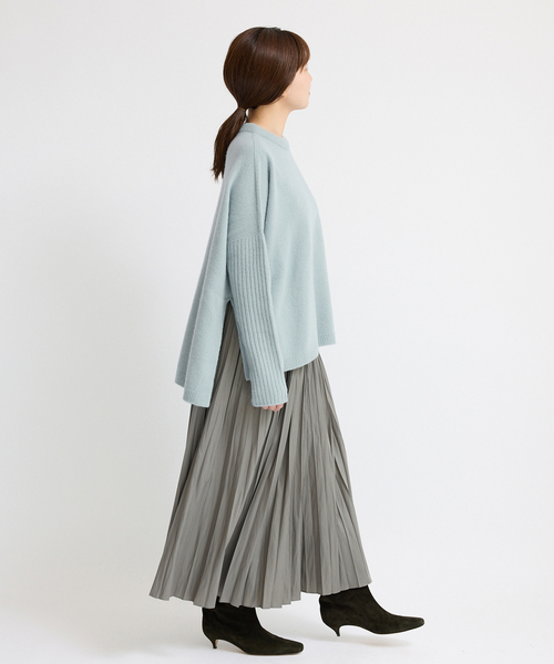 IENA（イエナ）の「《WEB限定/追加》ウールカシミヤ 脇スリットクルーネックプルオーバー（ニット/セーター・レディース・チャコールグレー/ブラック/サックスブルー・FREE）」の12枚目の写真