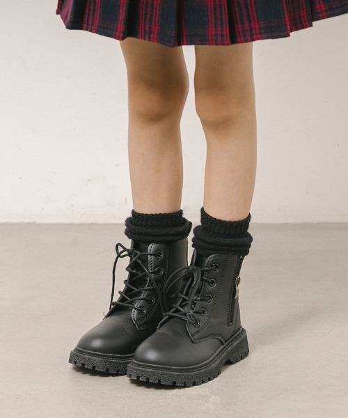 URBAN CHERRY(アーバンチェリー)の「レースアップショートブーツ(ブーツ・キッズ・ブラック・19.0cm/18.0cm/22.0cm/21.0cm/20.0cm)」の1枚目の写真