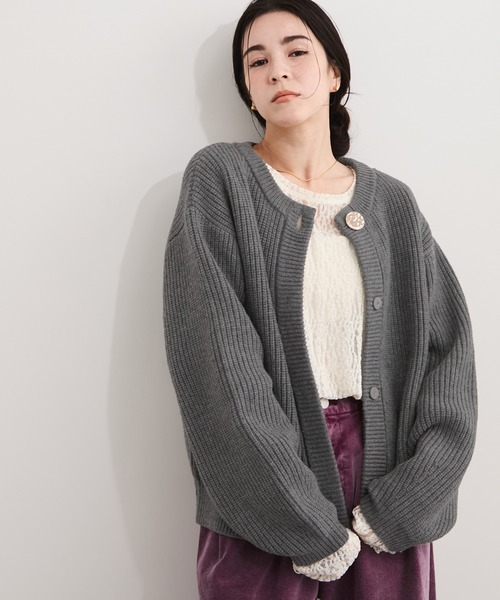 le cercle ADAM ET ROPE'(ルセルクルアダムエロペ)の「メタルボタン片畔ニットカーデ(カーディガン/ボレロ・レディース・ネイビー/レッド系その他2/グレー・FREE)」の11枚目の写真
