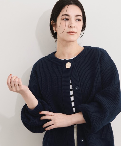 le cercle ADAM ET ROPE'(ルセルクルアダムエロペ)の「メタルボタン片畔ニットカーデ(カーディガン/ボレロ・レディース・ネイビー/レッド系その他2/グレー・FREE)」の13枚目の写真
